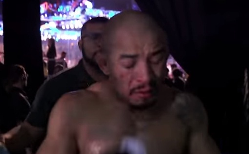 Vídeo: em bastidores, Aldo chora a caminho dos vestiários e Holloway celebra título com o filho