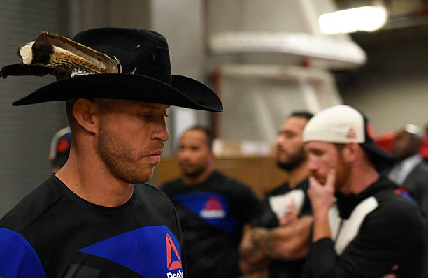 Site aponta para lesão de Cerrone e remanejamento de luta contra Lawler para o UFC 214; confira