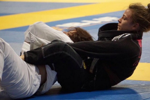 Andressa Cintra superou duras adversárias para ficar com o ouro duplo no Mundial da IBJJF (Foto Reprodução)