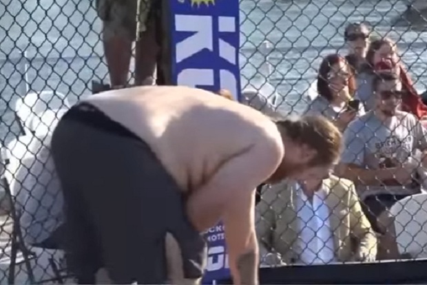 Vídeo: após vomitar no cage, lutador é desqualificado durante combate de MMA; entenda o caso