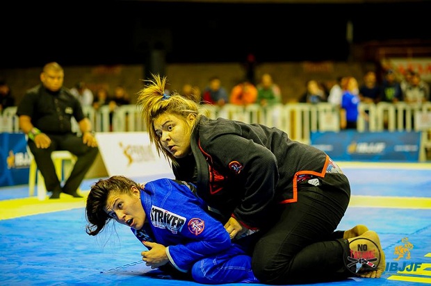 Tayane Porfírio faturou o ouro duplo no BH Open de Jiu-Jitsu (Foto: No Tatame/IBJJF)