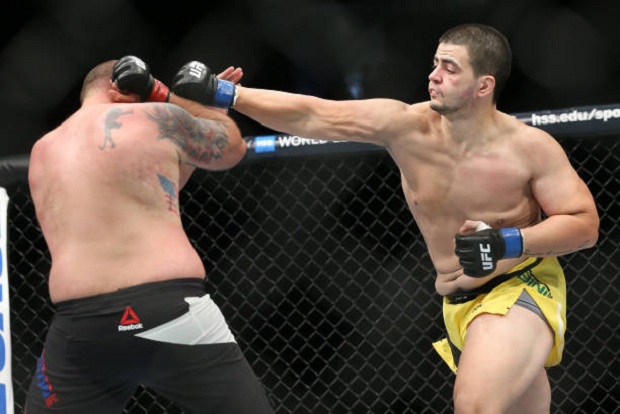 Junior Baby aposta em ‘confiança na trocação’ contra Arlovski e projeta crescimento dentro do UFC; confira