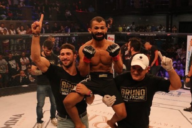 Após estreia com finalização, Bruno Malfacine assina com o Brave e tem nova luta de MMA marcada; confira