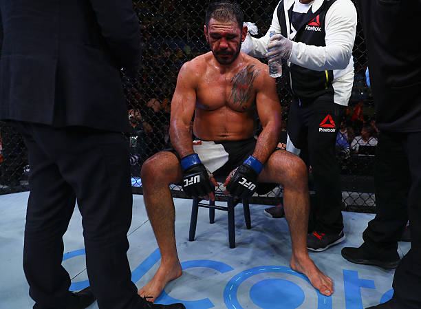 Minotouro anuncia falha em antidoping e deixa card do UFC Winnipeg; saiba mais