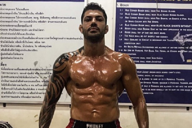 Viscardi Andrade faz luta principal de Muay Thai na Tailândia, nocauteia e diz: ‘Reflexo do treino’