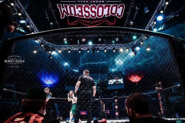 Maior evento de MMA da Europa, ACB estreia no Brasil neste mês, com Sarafian x Cachorrão no main event
