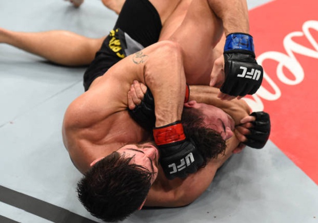 Vídeo: confira as belas finalizações de Pedro Munhoz, Vicente Luque e Cara de Sapato no UFC São Paulo