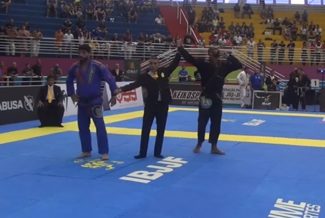 Vídeo: confira a batalha entre Erberth Santos e Dimitrius pelo ouro absoluto no Sul Americano de Jiu-Jitsu