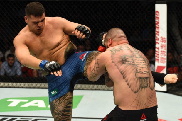 Tai Tuivasa levantou o público australiano com belo nocaute sobre Rashad Coulter (Foto: Getty Images)