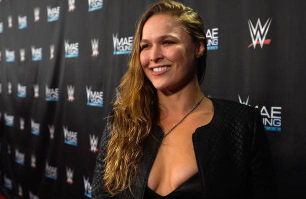 Sem lutar pelo UFC há um ano, Ronda Rousey se aproxima de acerto com WWE, aponta site