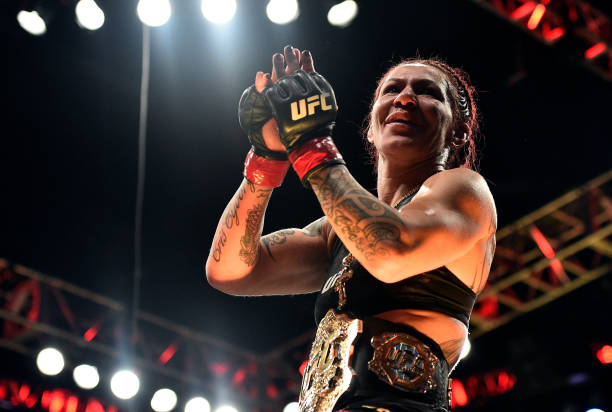 Destaques do ano TATAME: Cris Cyborg é escolhida a ‘melhor lutadora de MMA’ em 2017; confira