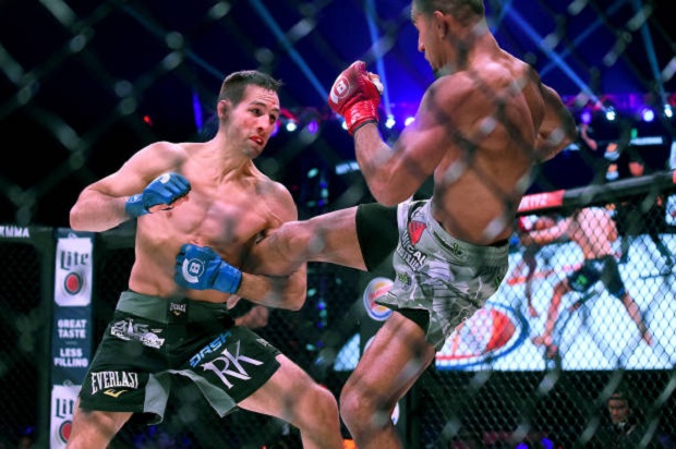 MacDonald foi melhor na estratégia, derrotou Douglas Lima e é o novo campeão meio-médio (Foto: Getty Images)