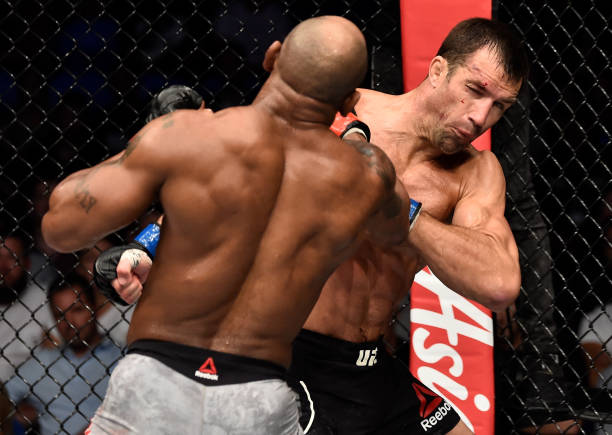 Vídeo: reveja, em câmera lenta, os destaques do UFC 221, com nocaute de Yoel Romero
