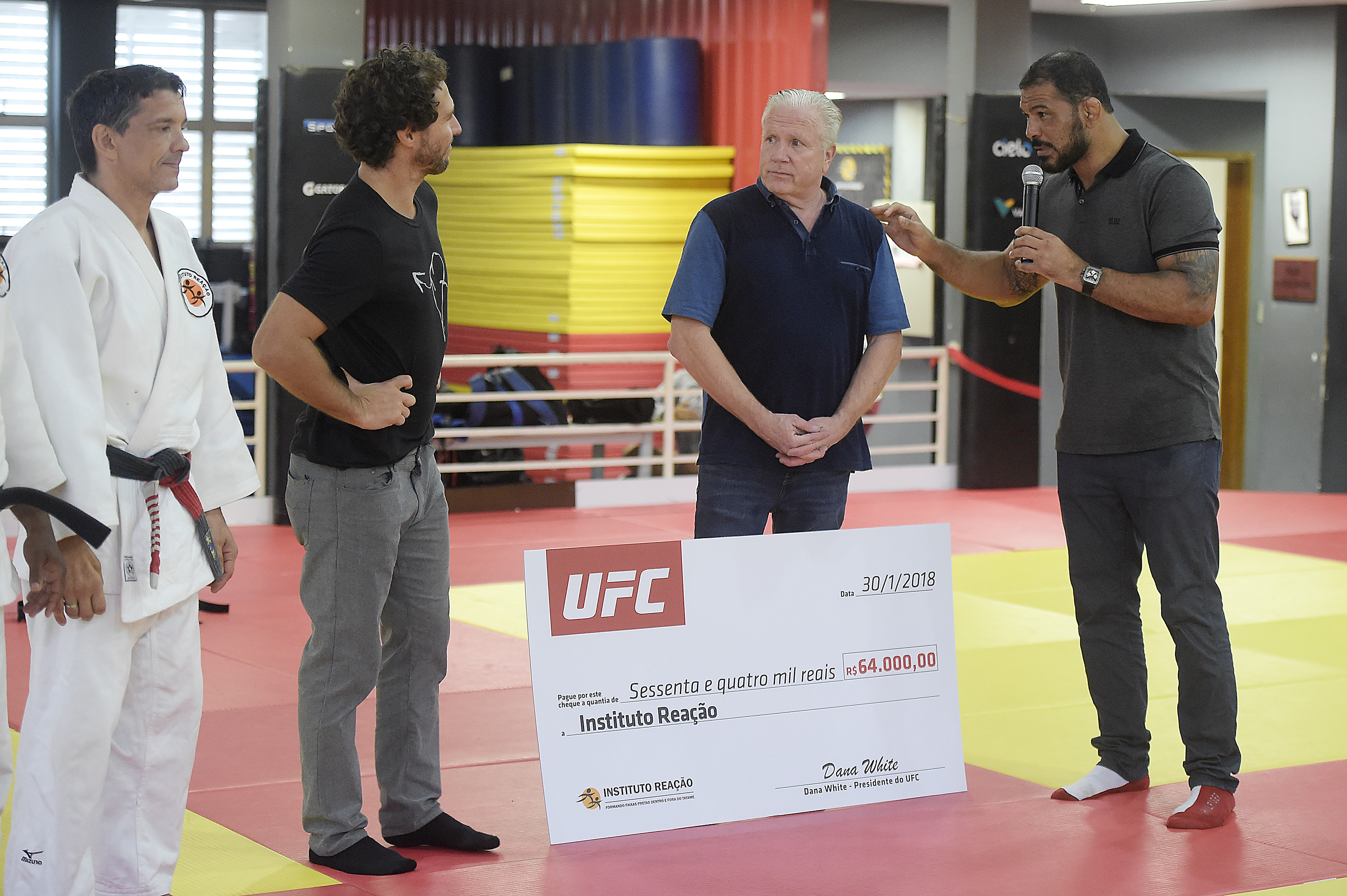 Com a presença de Minotauro, UFC realiza doação para o Instituto Reação, no Rio de Janeiro; saiba mais
