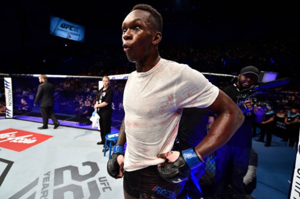 Nova ‘aposta’ do UFC, Adesanya revela que matchmaker o ignorou: ‘Achei rude’