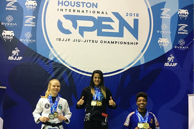 Nathiely Jesus garantiu mais um ouro duplo, agora na disputa do Houston Open (Foto: Reprodução)