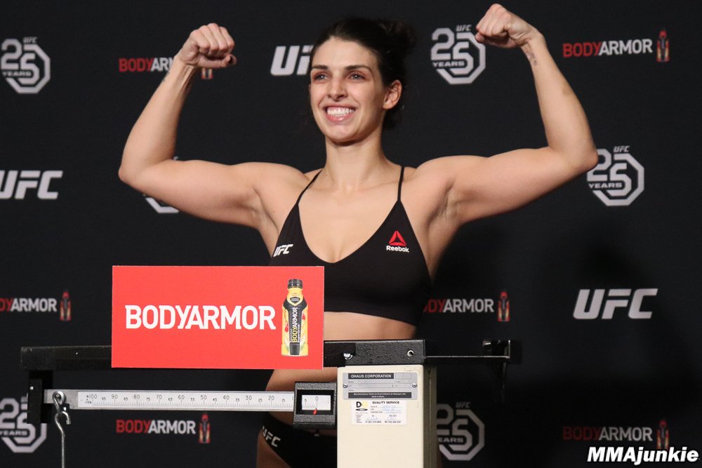 Após tensão, Mackenzie e Ketlen batem o peso e confirmam lutas no UFC 222