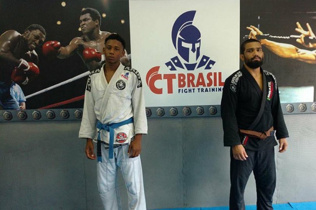 Uanderson (faixa-azul) e Tiago (faixa-marrom) prometem boas atuações neste fim de semana (Foto: Divulgação)