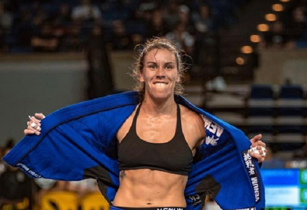 Luiza Monteiro conquistou o absoluto e, na categoria, fechou com Angélica Galvão (Foto: FloGrappling)