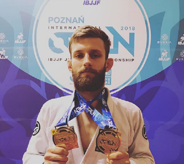 Adam Wardzinski levou o ouro duplo na disputa do Poznan Open (Foto: Reprodução)