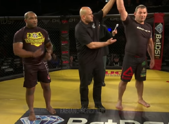 Vídeo: ex-UFC, Fabiano Scherner finaliza Bruno Bastos na luta principal do SUG 7