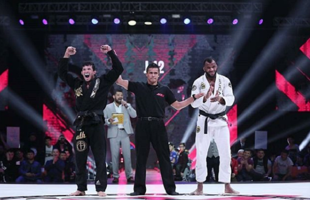 Em duelo bem disputado, Lucas Hulk levou a melhor sobre Jackson na decisão dos árbitros (Foto: ACB)