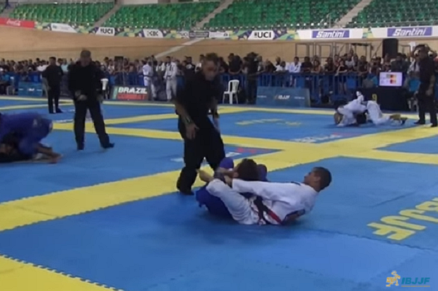 Vídeo: reveja a finalização ‘relâmpago’ de Magno Mota sobre Hiago Gama no Rio Open de Jiu-Jitsu