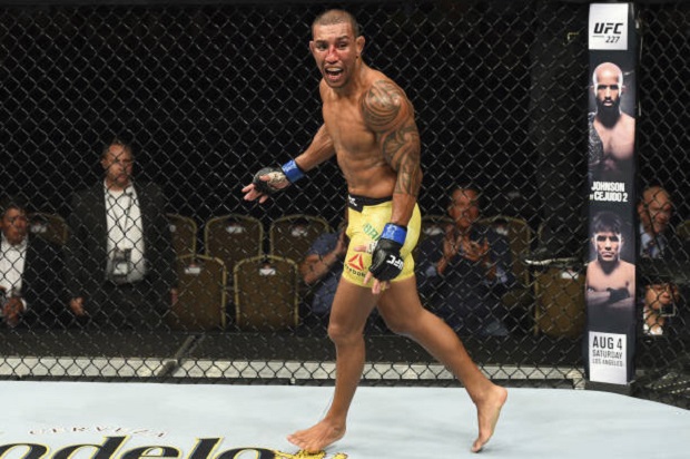 Estreante, Raoni Barcelos garante bônus por ‘Luta da Noite’ após nocaute no UFC Boise; confira