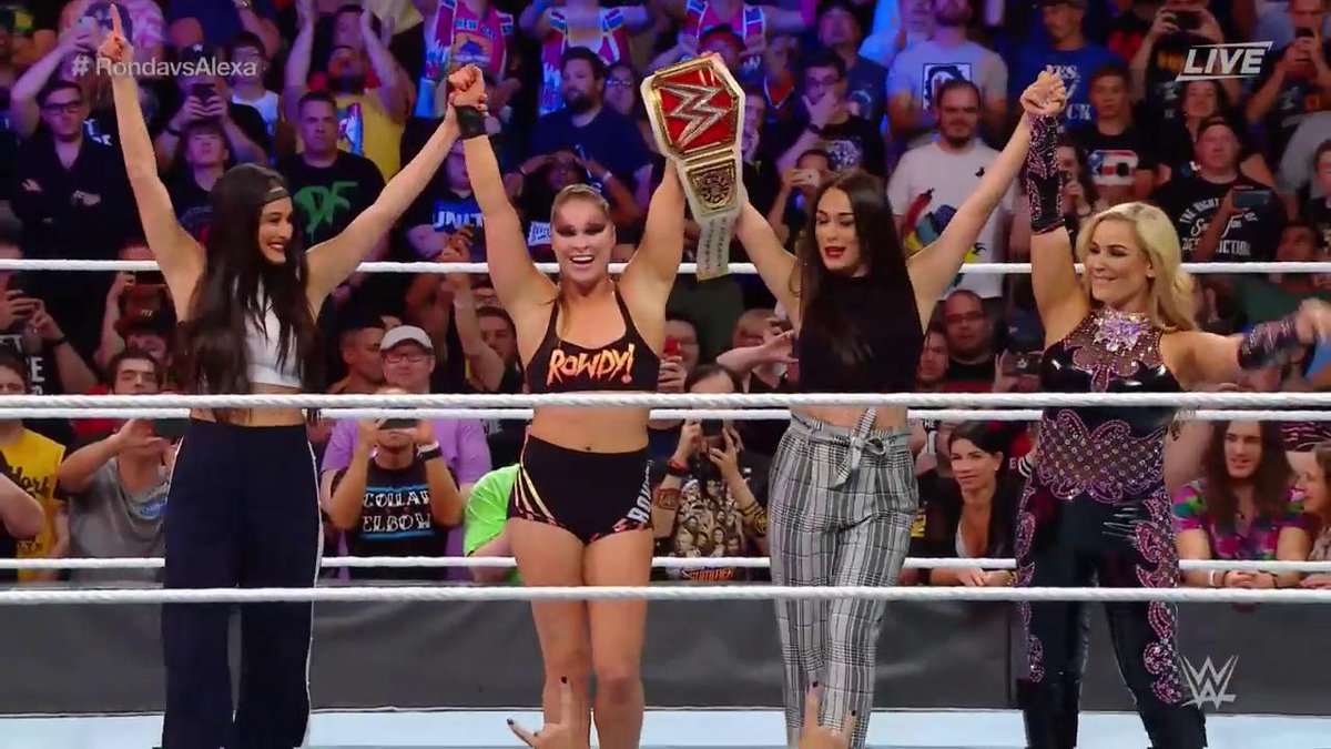 Sucesso no WWE, Ronda Rousey finaliza oponente e conquista cinturão da organização; veja como foi