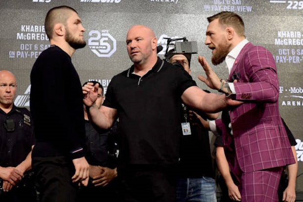 Dana diz que UFC não vai retirar título de Khabib e revela: ‘Conor pediu a revanche’