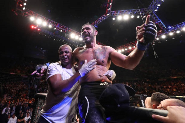 Rogério Minotouro revela lesão antes do UFC SP e descarta aposentadoria: ‘Pretendo lutar ainda este ano’