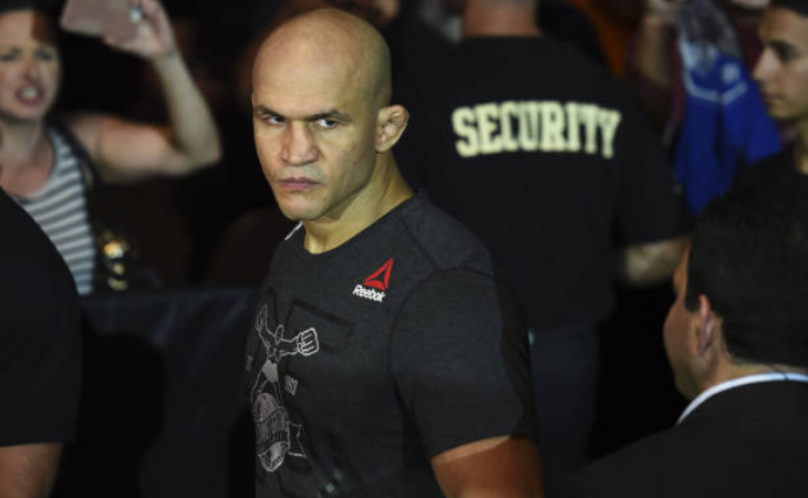 Cortado do UFC Moscou, Cigano mostra tratamento de infecção bacteriana; imagens são fortes