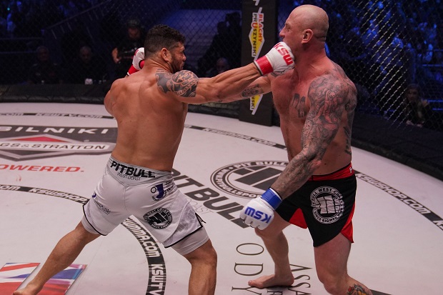 Brasileiro ex-UFC aplica nocaute ‘relâmpago’ e ganha moral no KSW: ‘Eles estão me valorizando muito’