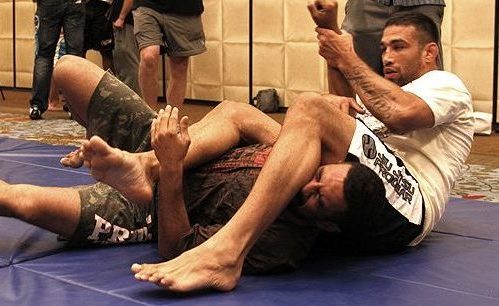 Suspenso no MMA, Werdum pega Lucas Hulk em disputa No-Gi na Coreia do Sul