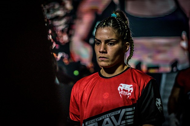 Promessa do MMA, Luana Pinheiro sofre lesão e não luta mais pelo Brave em 2018: ‘Em breve estou de volta’