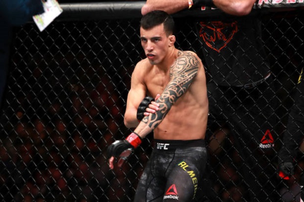 Em busca da recuperação, Thominhas Almeida enfrenta equatoriano no UFC 235, em março; confira
