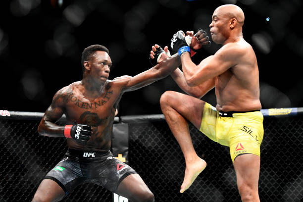 Adesanya vence Anderson Silva em luta agitada no UFC 234; brasileiros perdem