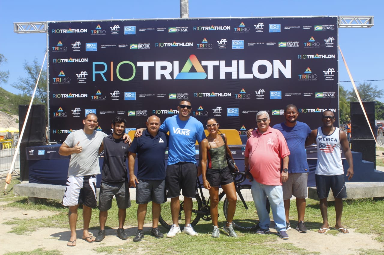 Lutadores de MMA acompanham Circuito UFF Rio Triathlon na Zona Oeste do Rio de Janeiro; confira