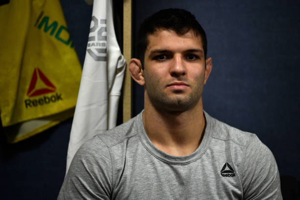 Thiago Moisés vibra com luta ‘em casa’ no UFC Rio e projeta: ‘Se vier a finalização, vai ser melhor ainda’