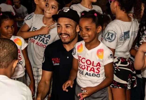 Escola de Lutas José Aldo recebe treino social do UFC 237; saiba como ajudar