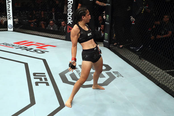 Combate entre Cynthia Calvillo e Livinha Souza é confirmado para o UFC Sacramento; saiba mais