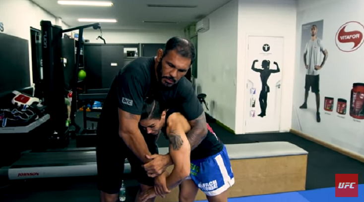 Vídeo: com Minotauro, campeã Jéssica mostra detalhes do bate-estaca que a consagrou no UFC Rio