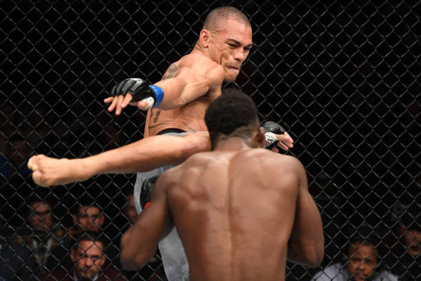 Ainda ‘engasgado’ com revés no UFC Filadélfia, Sheymon se prepara para retorno em julho: ‘Mais agressivo’