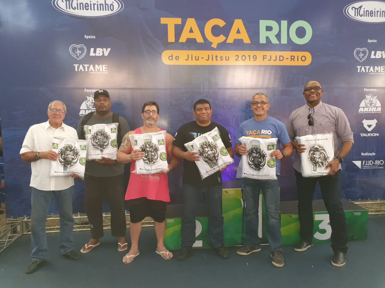 Líderes de projetos sociais exaltam proposta da FJJD-Rio de sortear 30 quimonos a cada etapa; confira