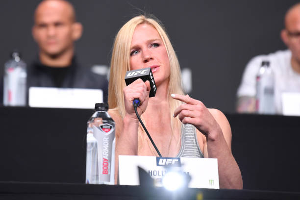 Holly Holm diz que está ‘pronta pra vencer’ e elogia Amanda Nunes antes do UFC 239: ‘Tem algo especial’