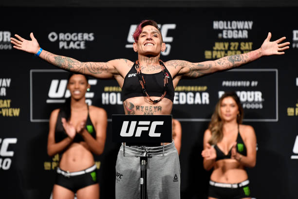 De volta ao peso mosca, Sarah Frota busca primeira vitória no UFC e revela lição: ‘Respeitar os limites do corpo’