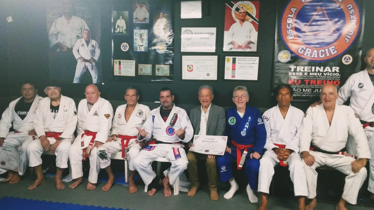 Mestre Sergio Malibu recebe oitavo grau e celebra homenagem ao lado de ícones do Jiu-Jitsu no Rio de Janeiro; confira