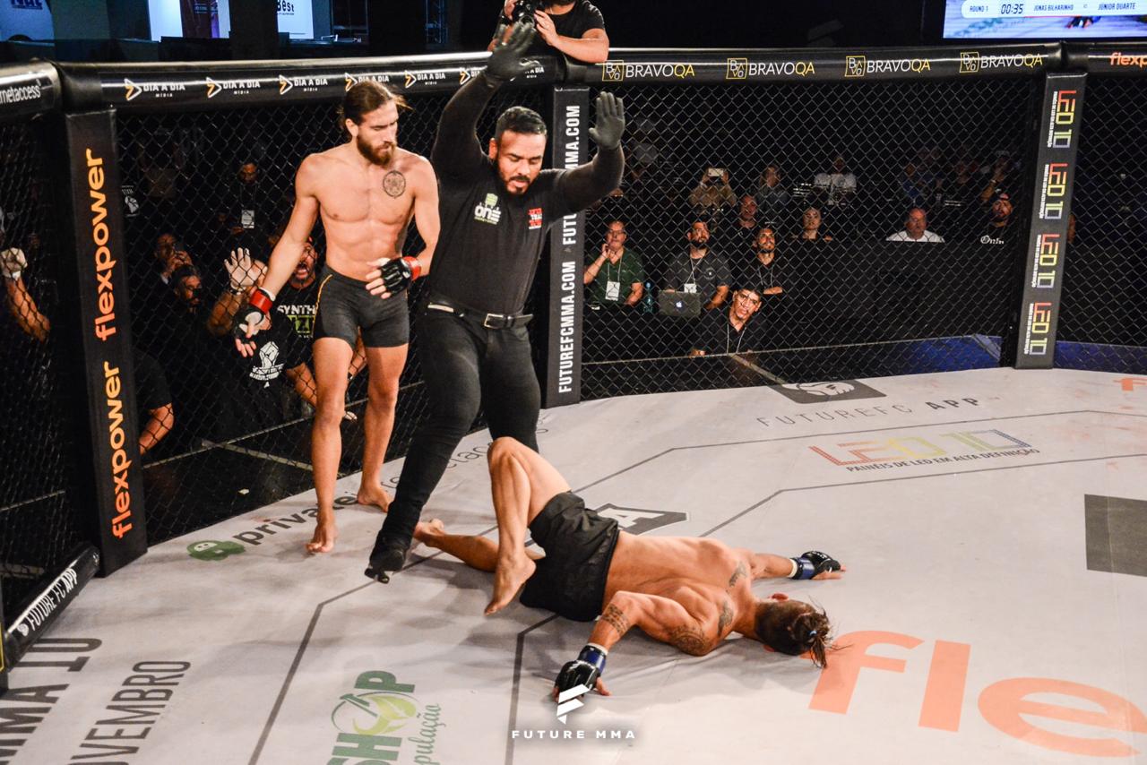 Matheus Buffa conquista cinturão no Future MMA 9; Bilharinho aplica nocaute brutal em Robocop