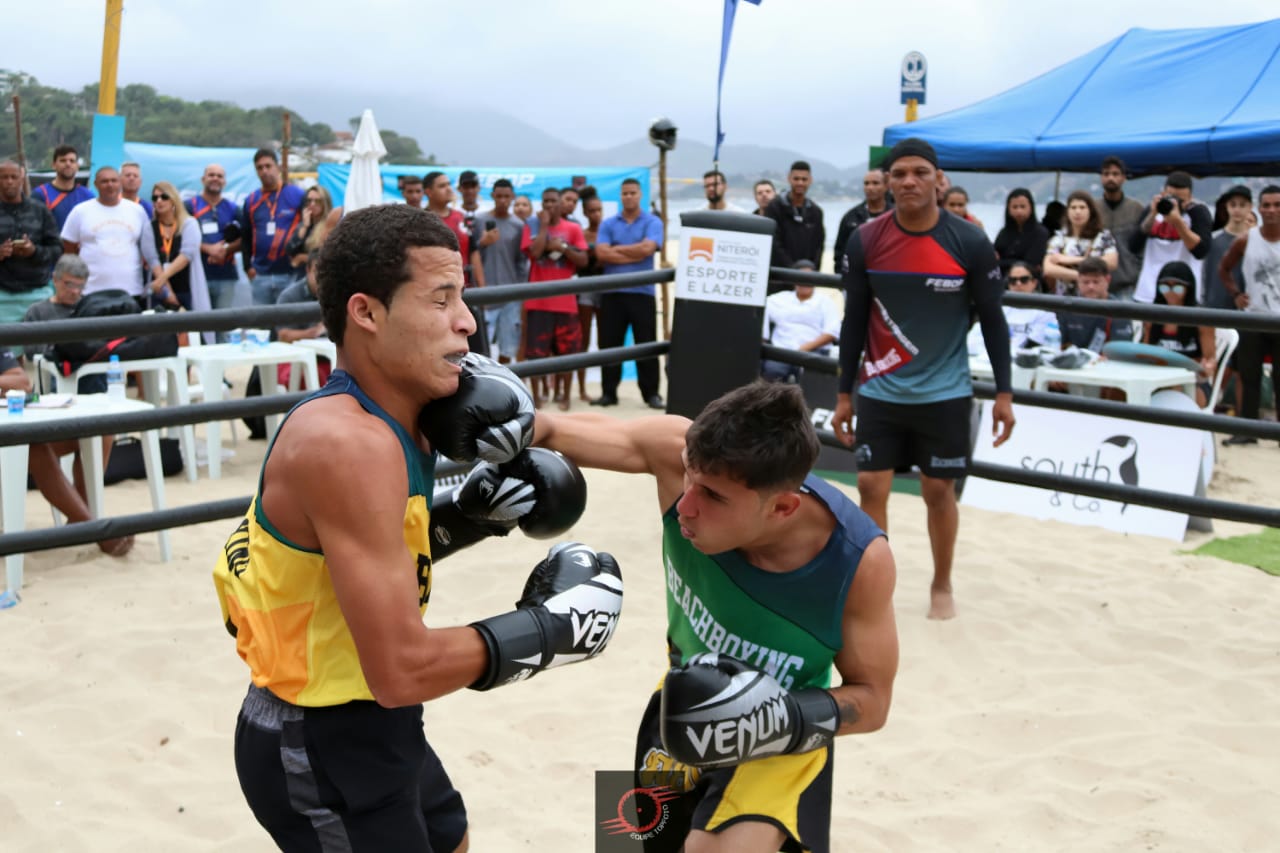 Ex-UFC e promessas nacionais brilham na primeira edição do BeachBoxing em Niterói; confira os resultados
