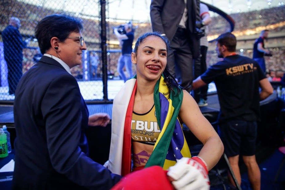 Pronta para conquistar seu primeiro triunfo no UFC em São Paulo, Ariane Lipski avisa os fãs: ‘Não pisquem’